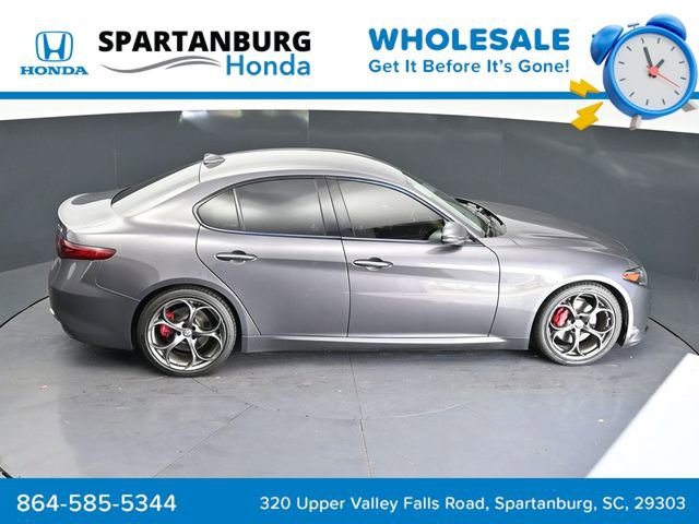 Used 2017 Alfa Romeo Giulia Ti w/ TI 19" Sport Package RWD image 27