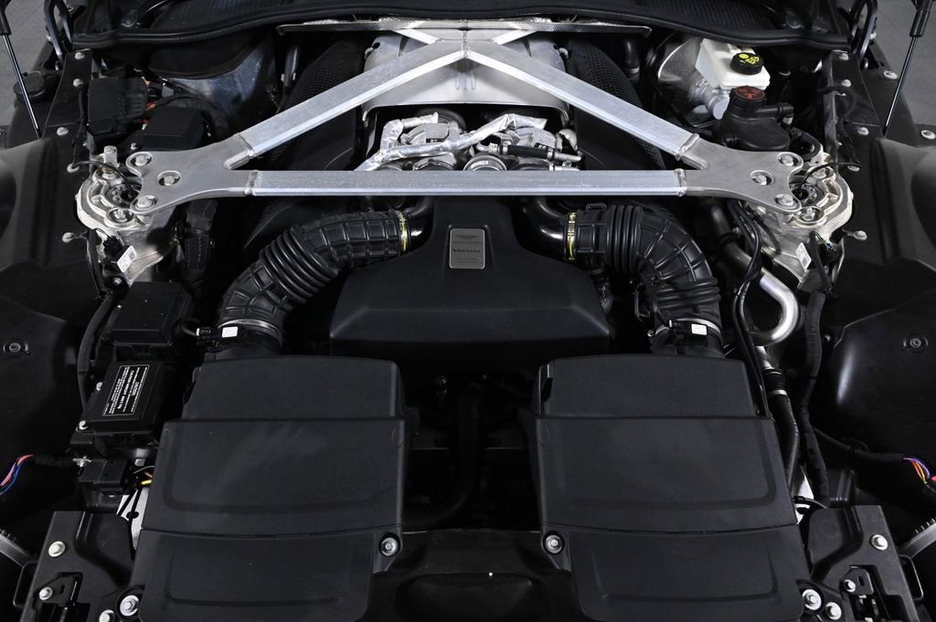 Used 2020 Aston Martin V8 Vantage Coupe image 25