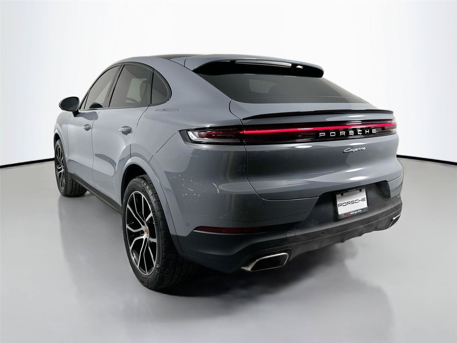 Certified 2026 Porsche Cayenne Coupe AWD/4WD image 3