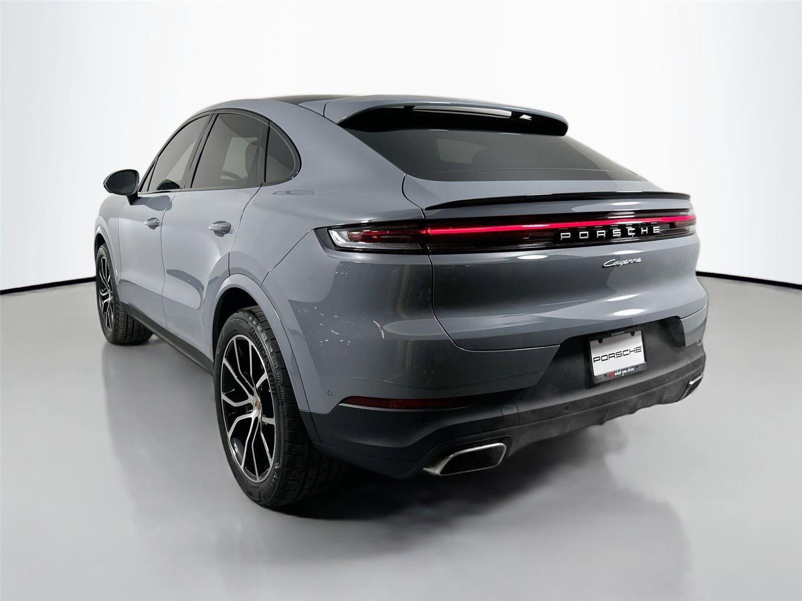Used 2026 Porsche Cayenne Coupe AWD/4WD image 3