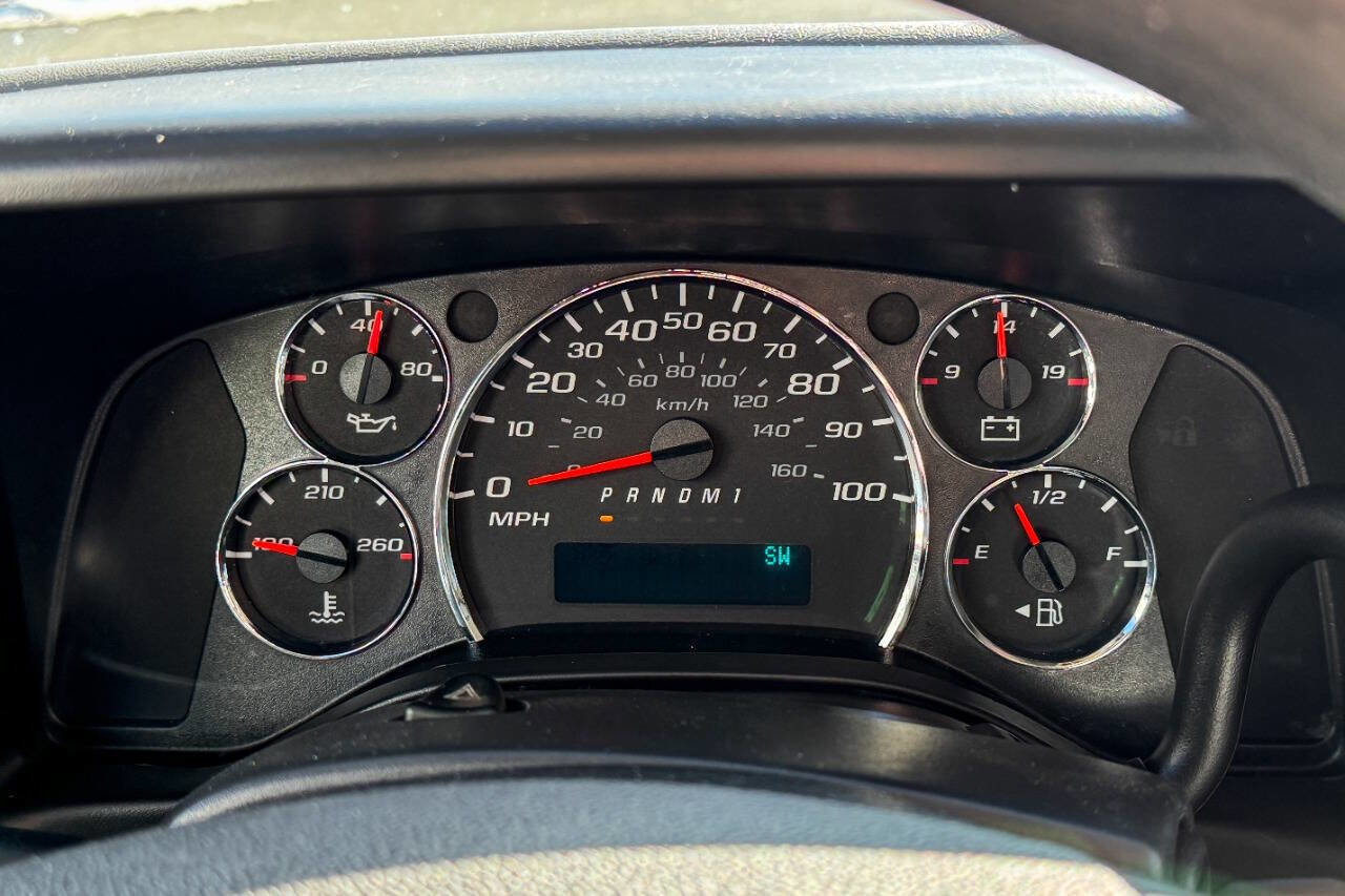 Used 2016 Chevrolet Express 2500 image 23