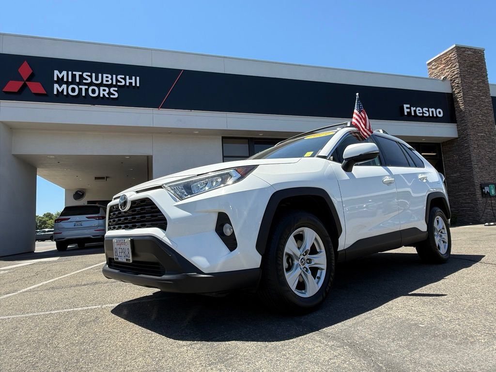Used 2019 Toyota RAV4 XLE FWD image 2