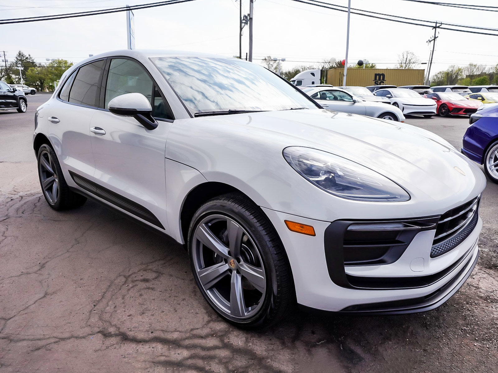 Used 2022 Porsche Macan AWD/4WD image 3