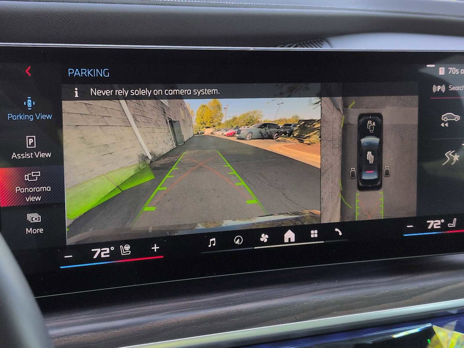 Certified 2024 BMW i7 M70 image 32