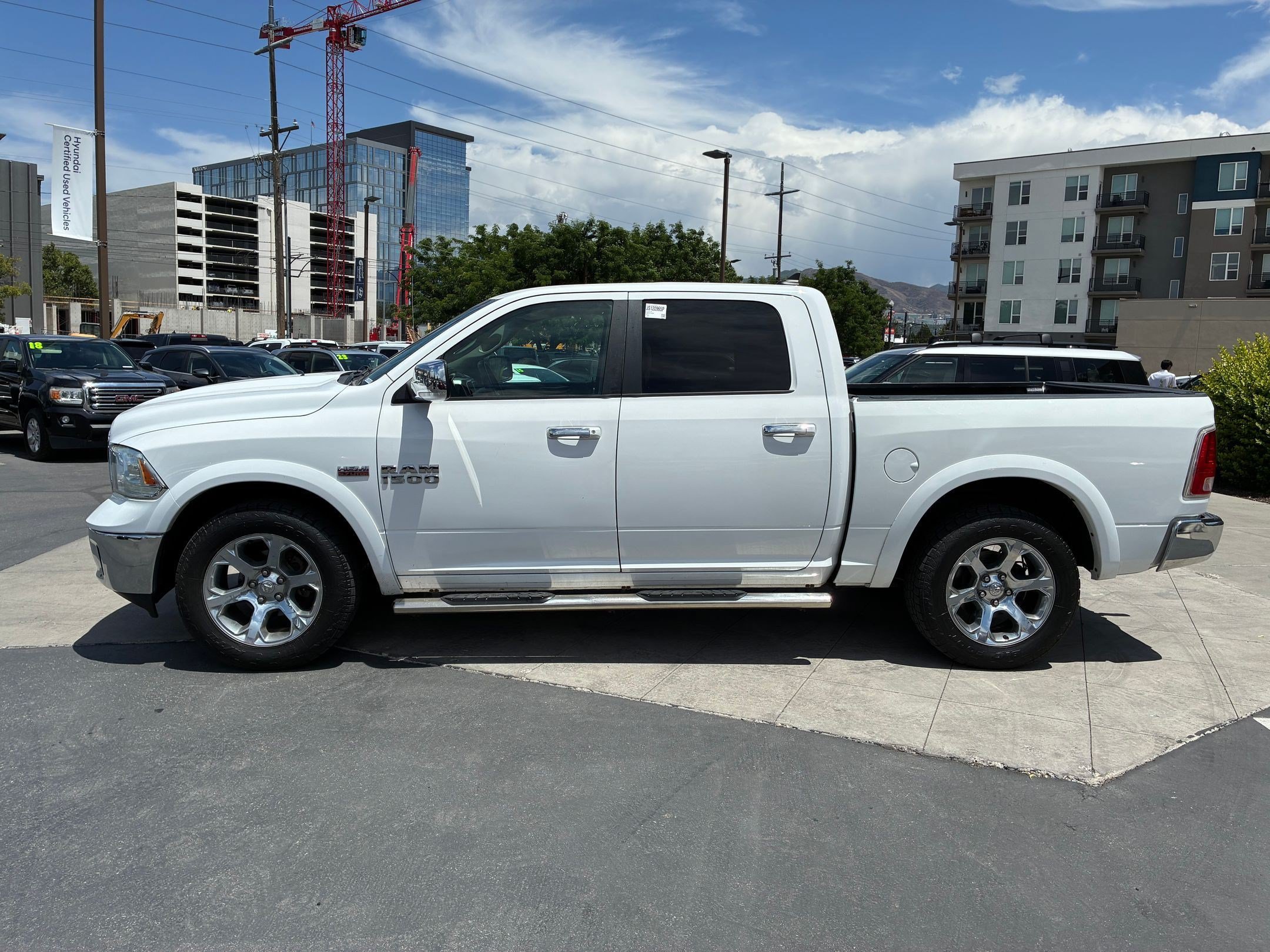 Used 2018 RAM 1500 Laramie AWD/4WD image 9