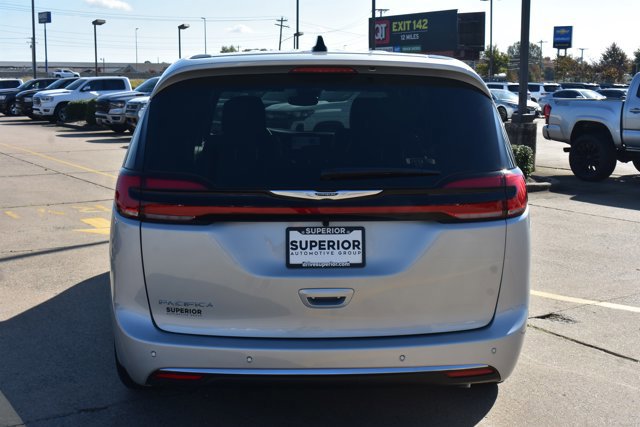 New 2026 Chrysler Pacifica Select image 6