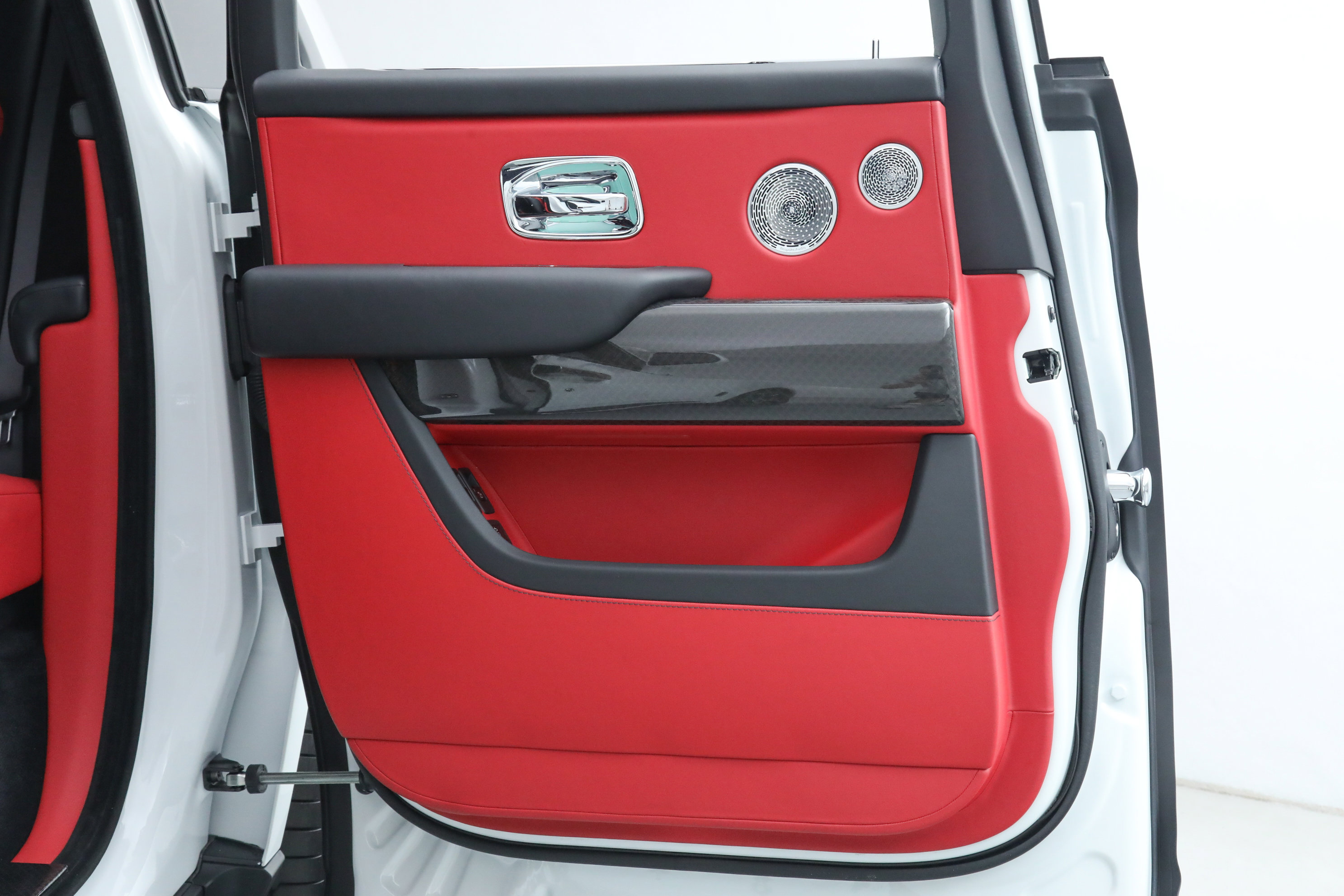 Used 2023 Rolls-Royce Cullinan Black Badge w/ Dark Exterior Package image 37