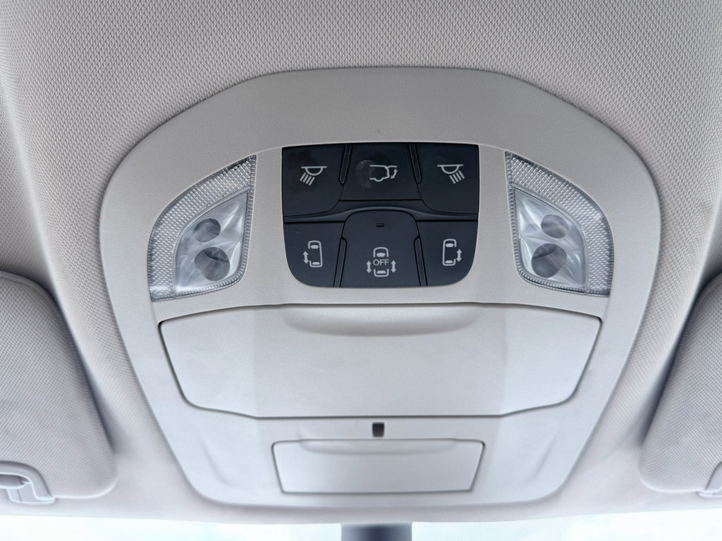 Used 2024 Chrysler Pacifica Touring-L FWD image 16