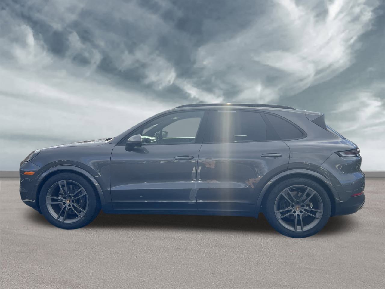 Used 2024 Porsche Cayenne image 2