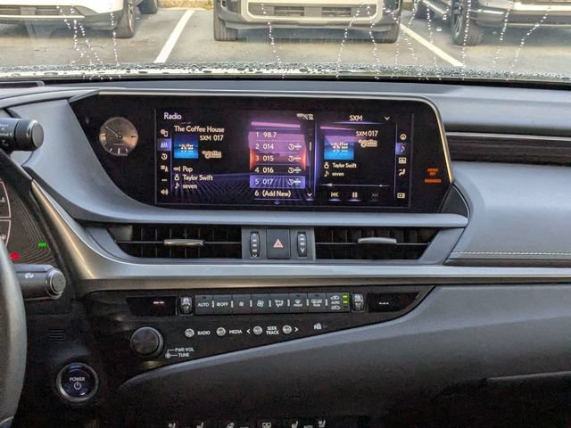 Used 2019 Lexus ES 300h Ultra Luxury w/ Accessory Package 2 FWD image 18