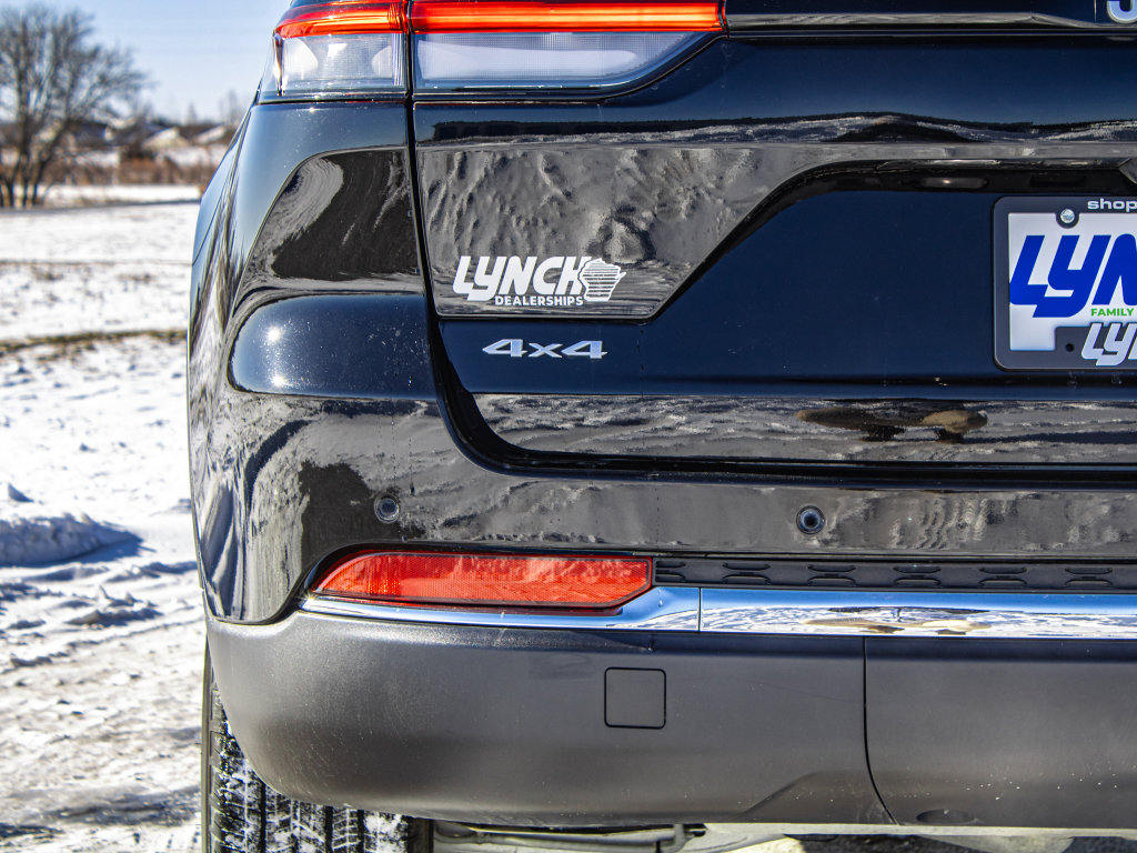 Used 2024 Jeep Grand Cherokee Limited image 10