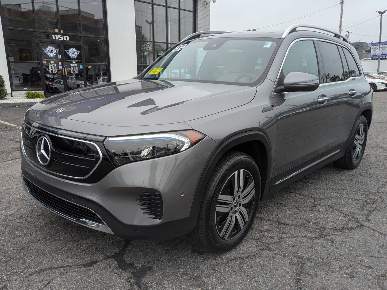 Used 2022 Mercedes-Benz EQB 300 4MATIC image 2