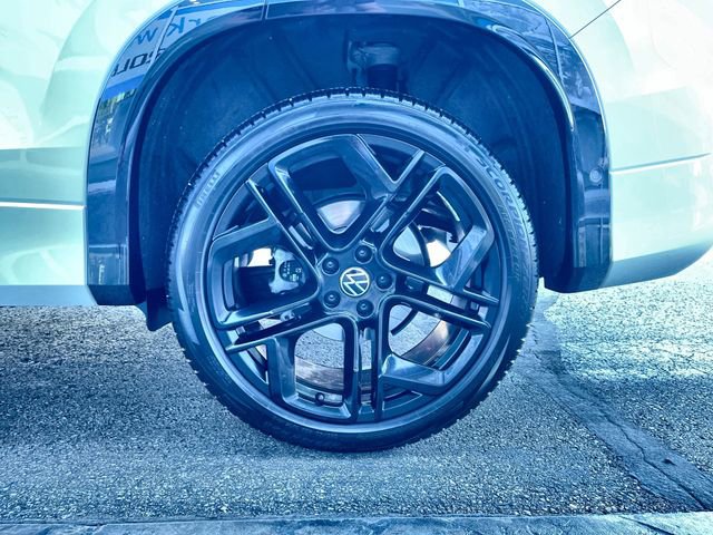 Used 2025 Volkswagen Tiguan SE R-Line AWD/4WD image 31