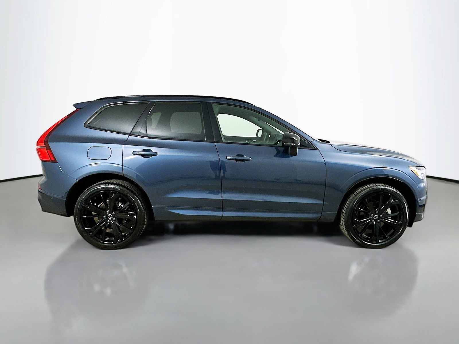 New 2026 Volvo XC60 B5 Ultra w/ Protection Package Premier AWD/4WD image 4