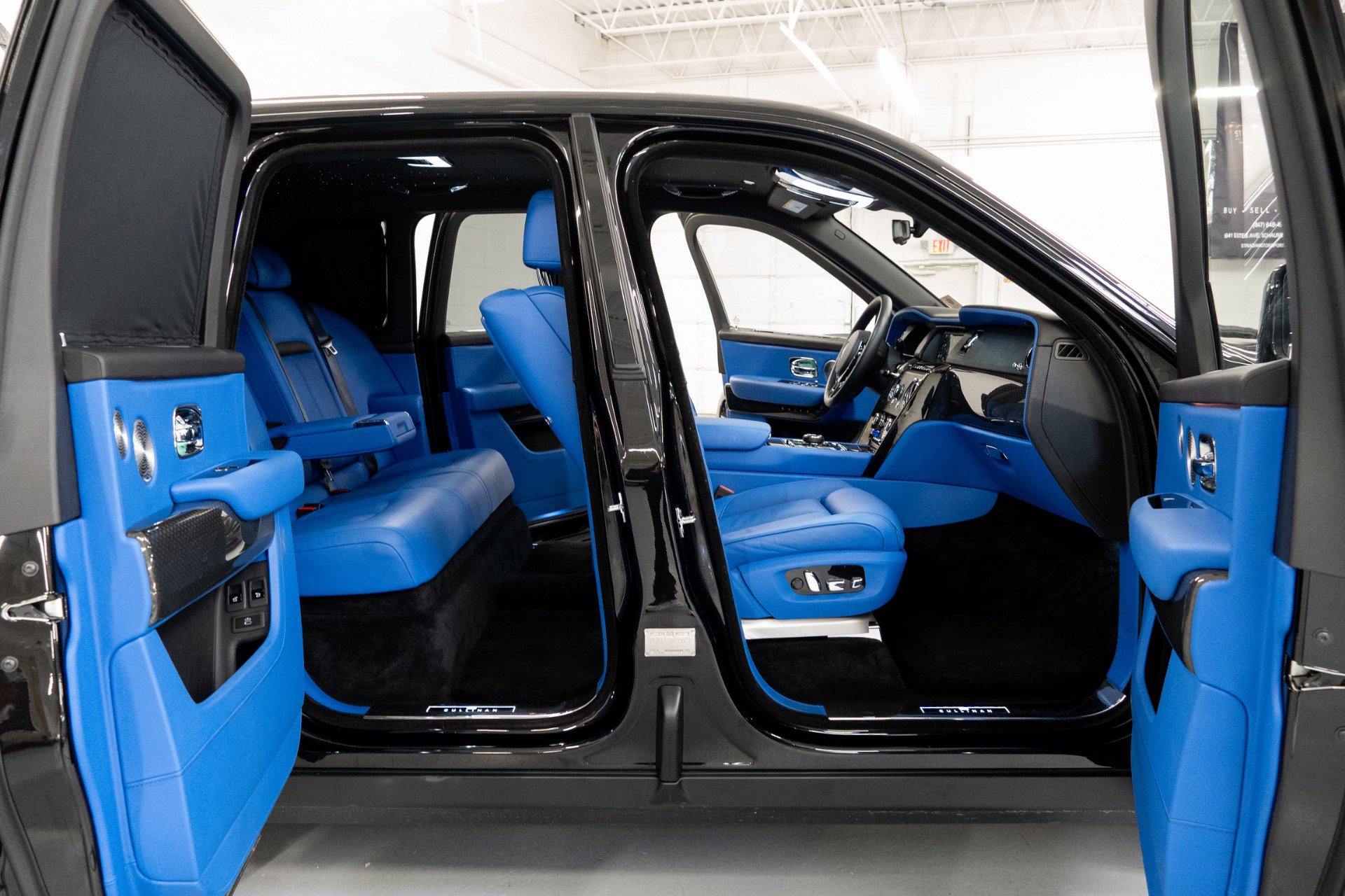 Used 2023 Rolls-Royce Cullinan Black Badge w/ Driver's Package image 28