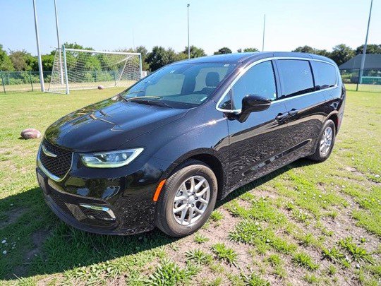 Used 2025 Chrysler Pacifica Select FWD image 2