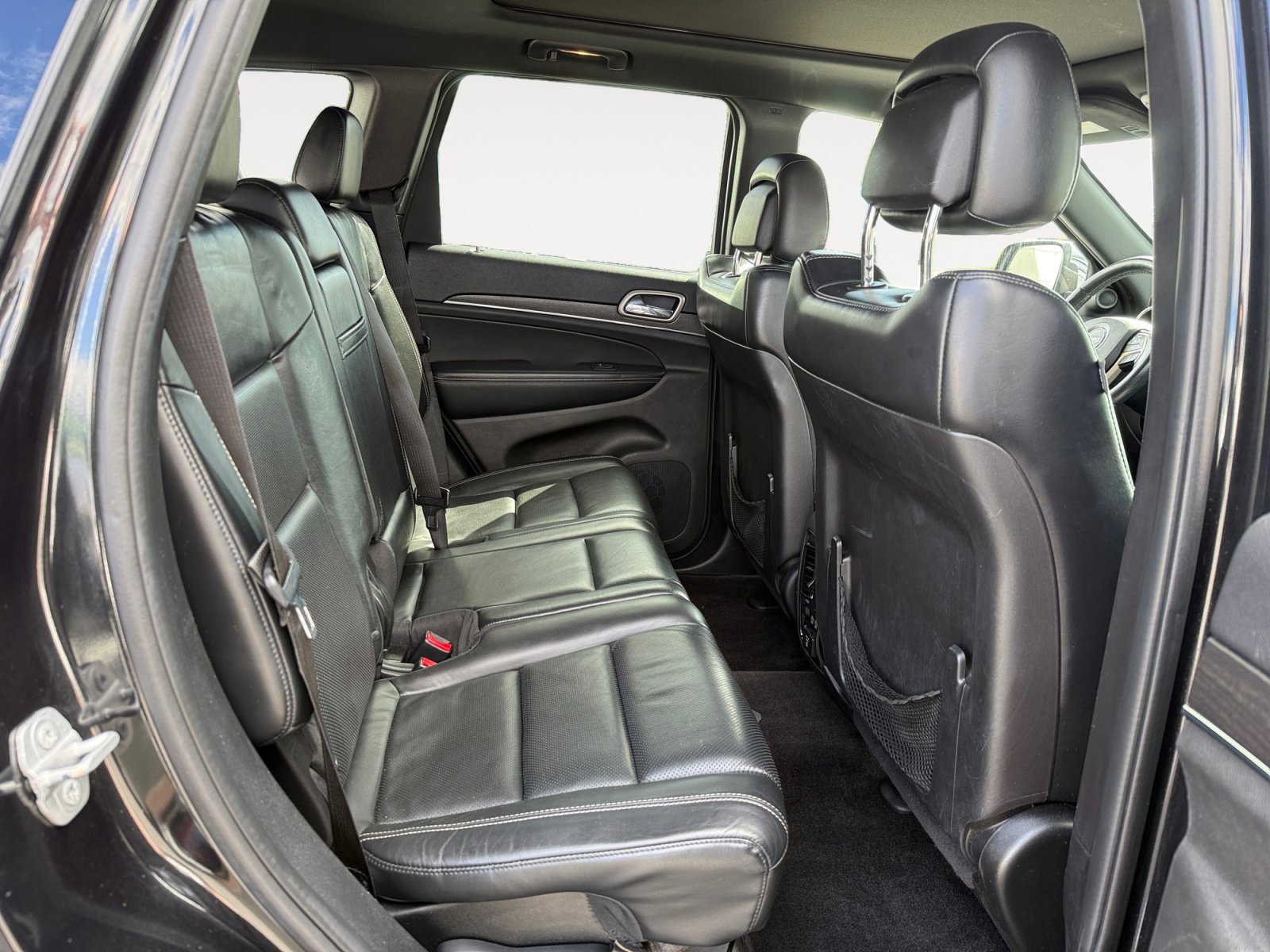 Used 2015 Jeep Grand Cherokee Limited w/ Luxury Group II image 18