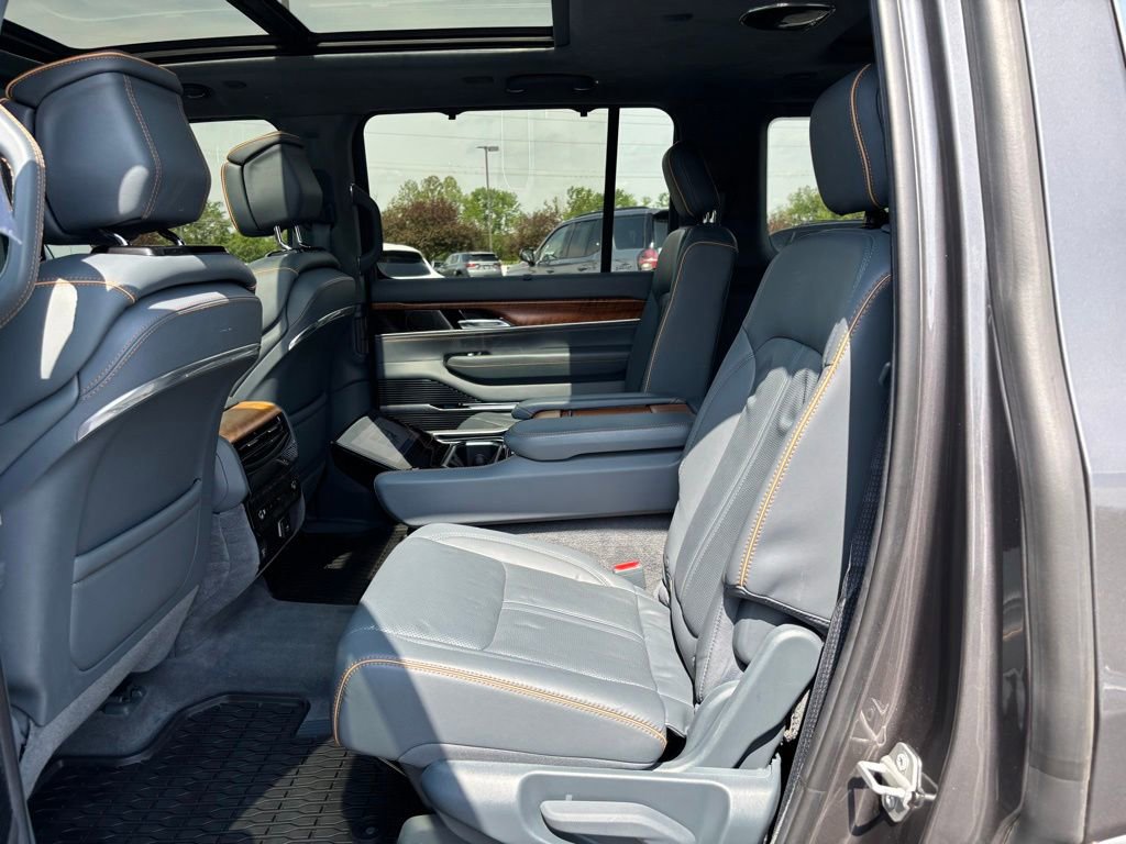 Used 2022 Jeep Grand Wagoneer Series II w/ Convenience Group III AWD/4WD image 17