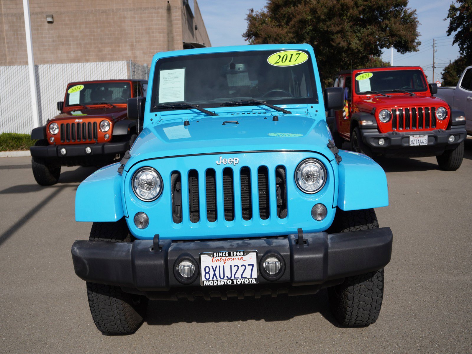 Used 2017 Jeep Wrangler Unlimited Rubicon w/ Connectivity Group image 6