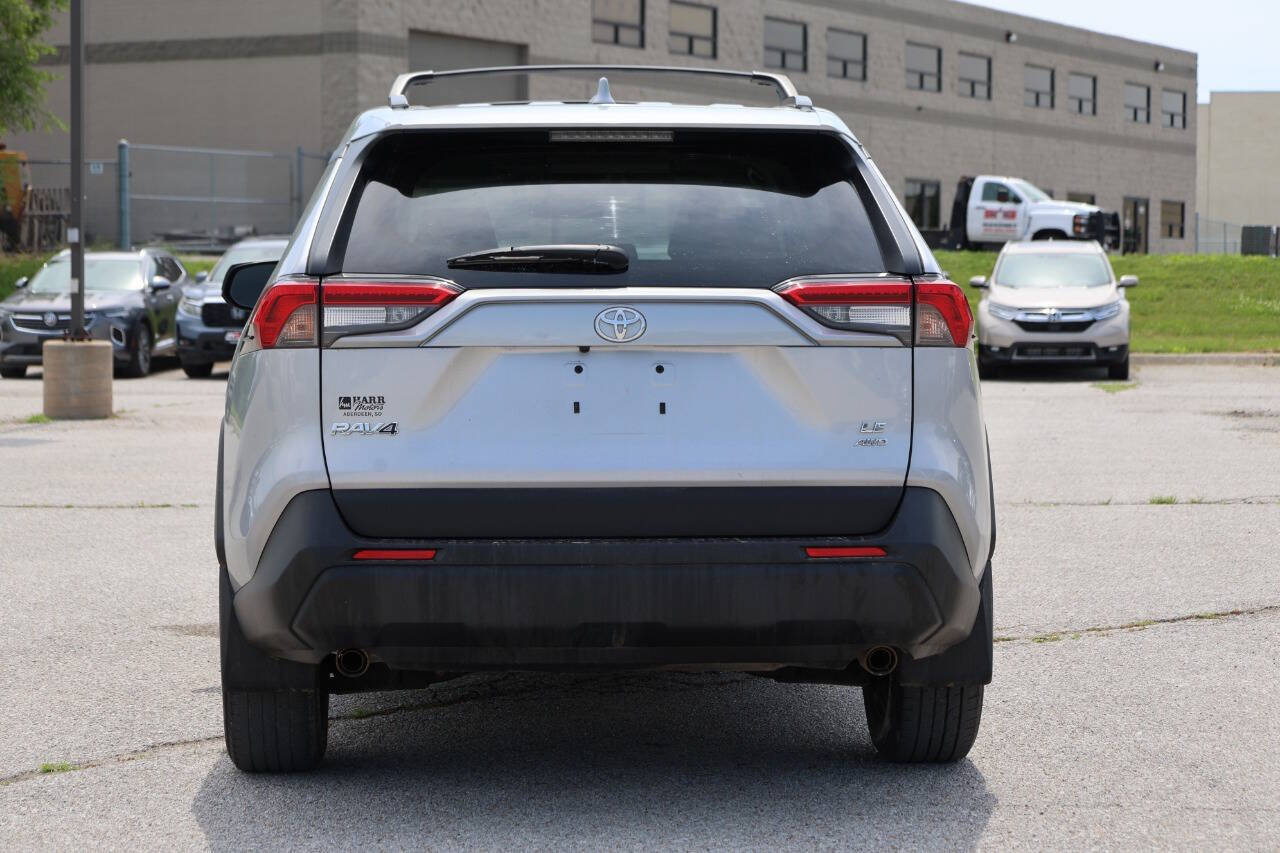 Used 2020 Toyota RAV4 LE AWD/4WD image 10