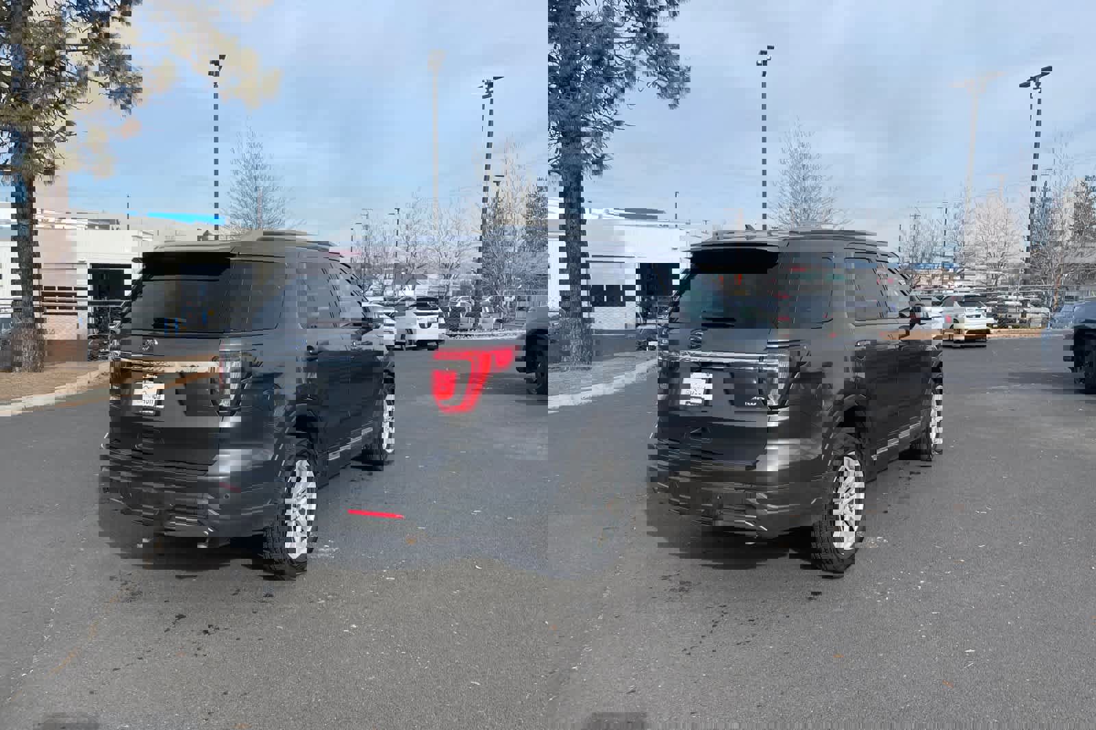 Used 2019 Ford Explorer XLT w/ Equipment Group 201A image 2