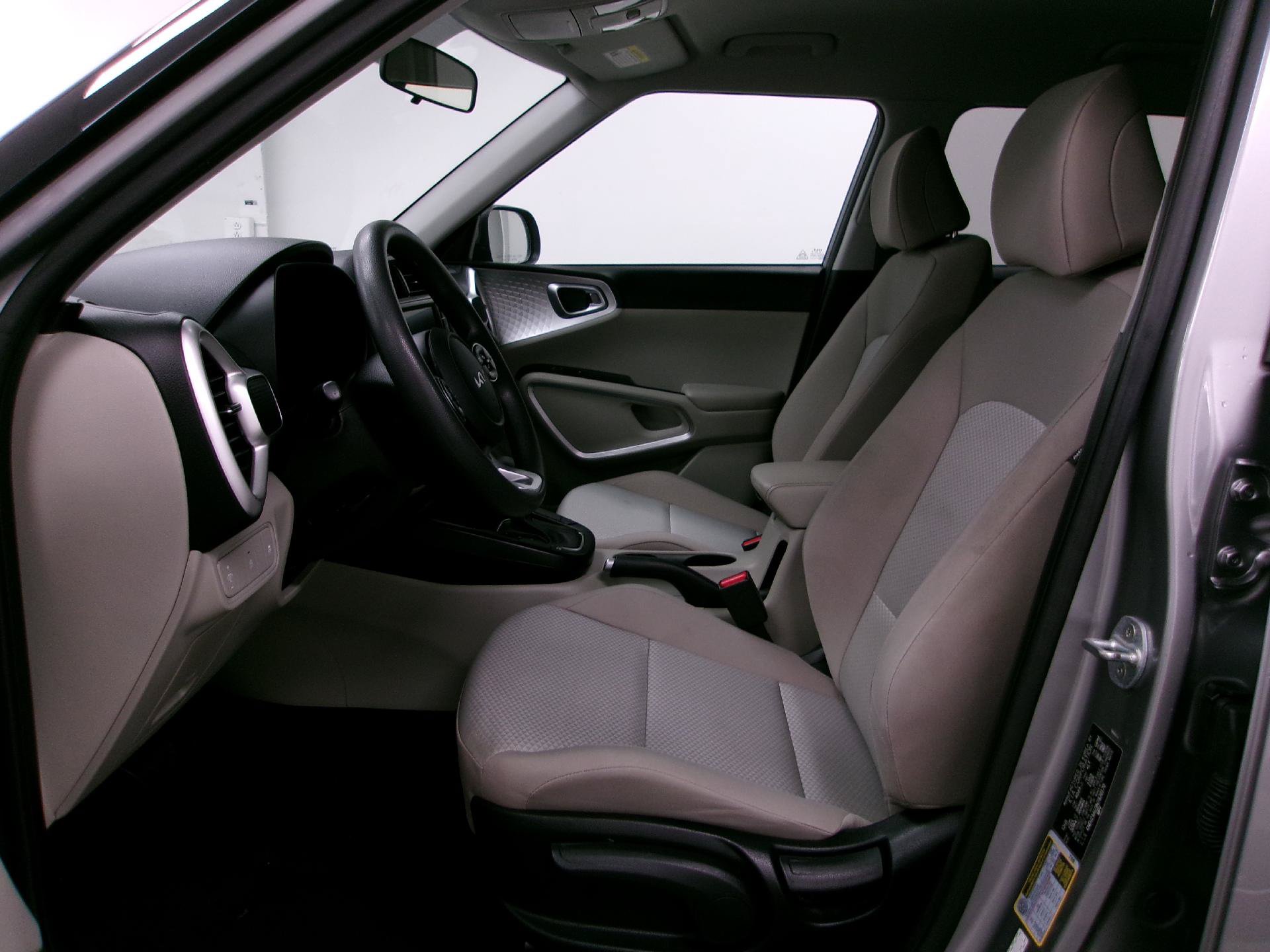Used 2022 Kia Soul LX FWD image 8