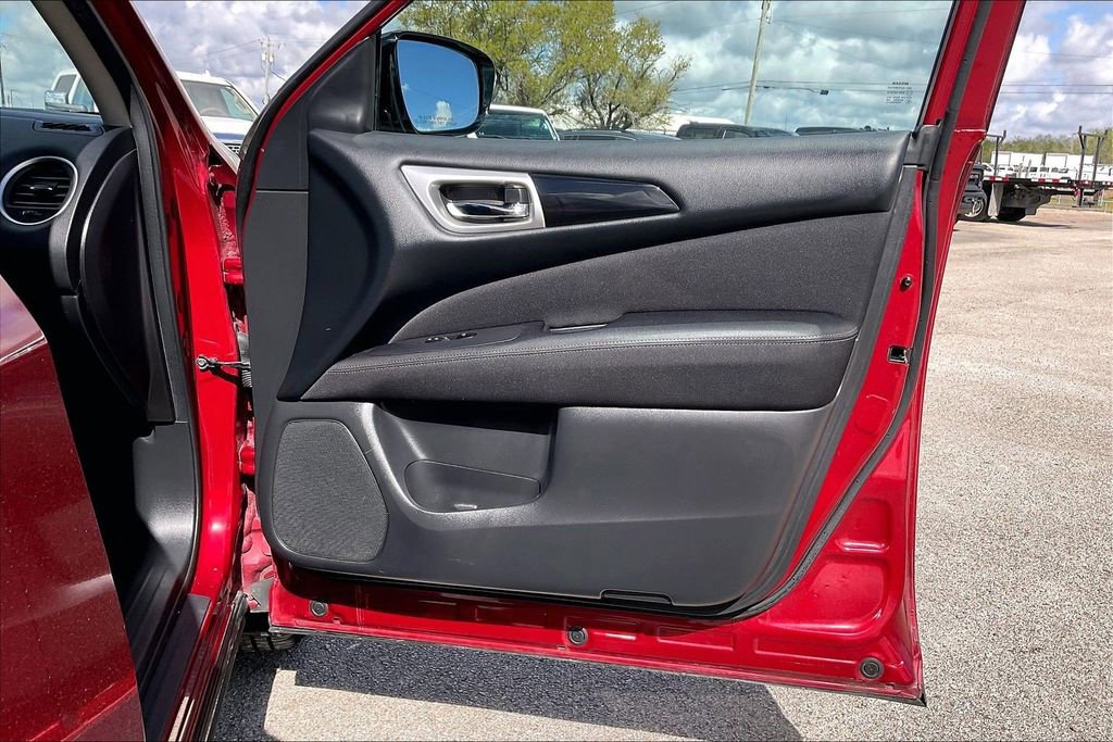 Used 2017 Nissan Pathfinder SV FWD image 29