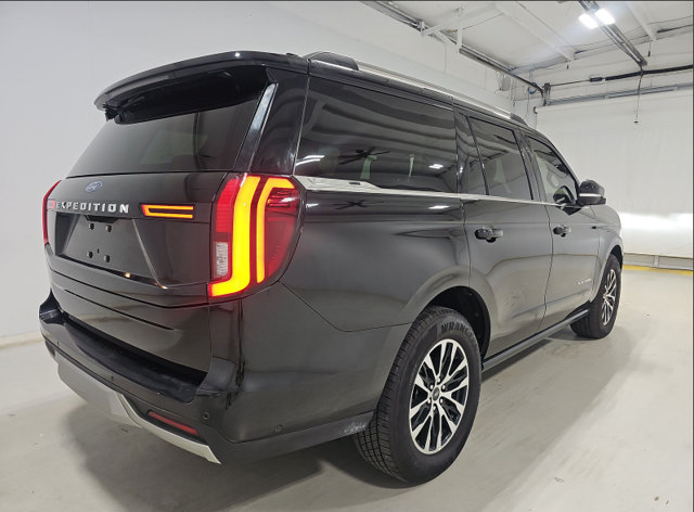 Used 2025 Ford Expedition Platinum AWD/4WD image 7