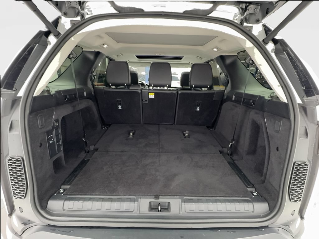 Used 2023 Land Rover Discovery S AWD/4WD image 16