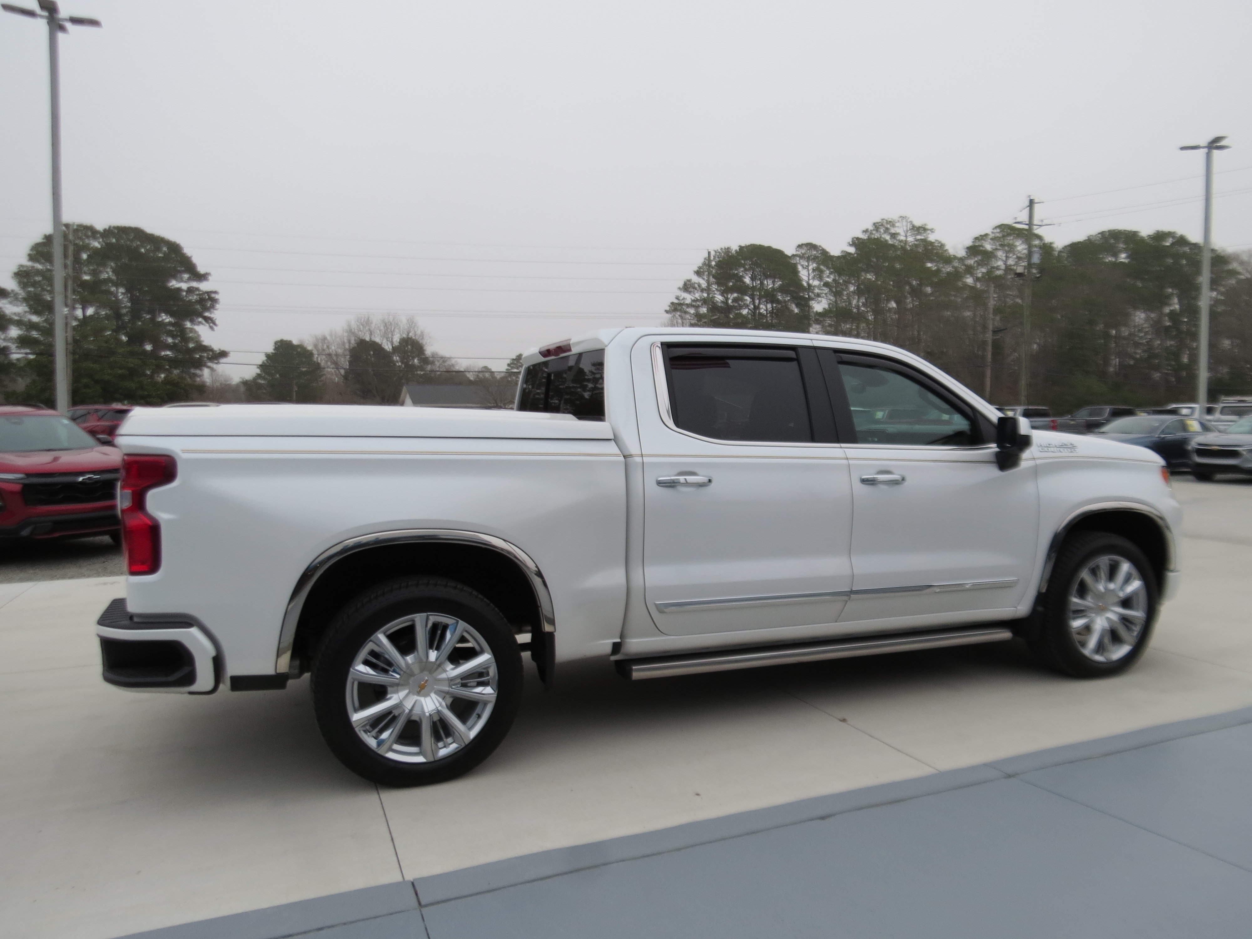 Used 2023 Chevrolet Silverado 1500 High Country w/ High Country Premium Package AWD/4WD image 6