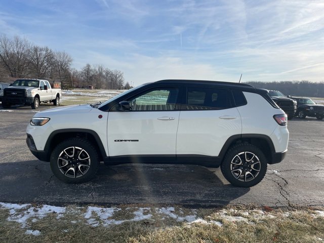 Used 2024 Jeep Compass Trailhawk w/ Trailhawk Elite Group image 10