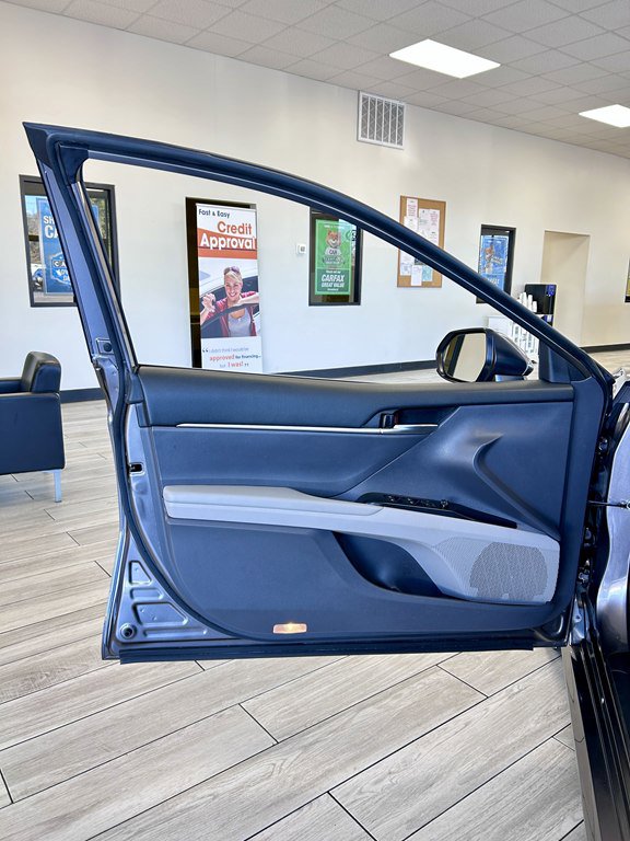 Used 2019 Toyota Camry L image 15