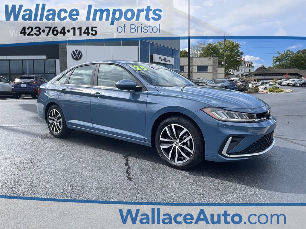 Certified 2025 Volkswagen Jetta SE