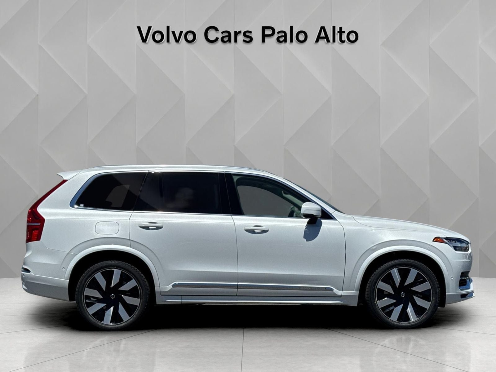 Certified 2023 Volvo XC90 T8 Ultimate w/ Protection Package Premier AWD/4WD image 12