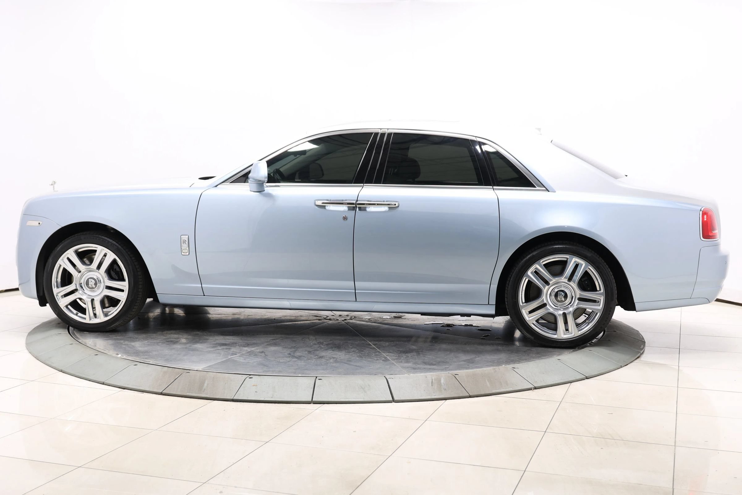 Used 2017 Rolls-Royce Ghost RWD image 8