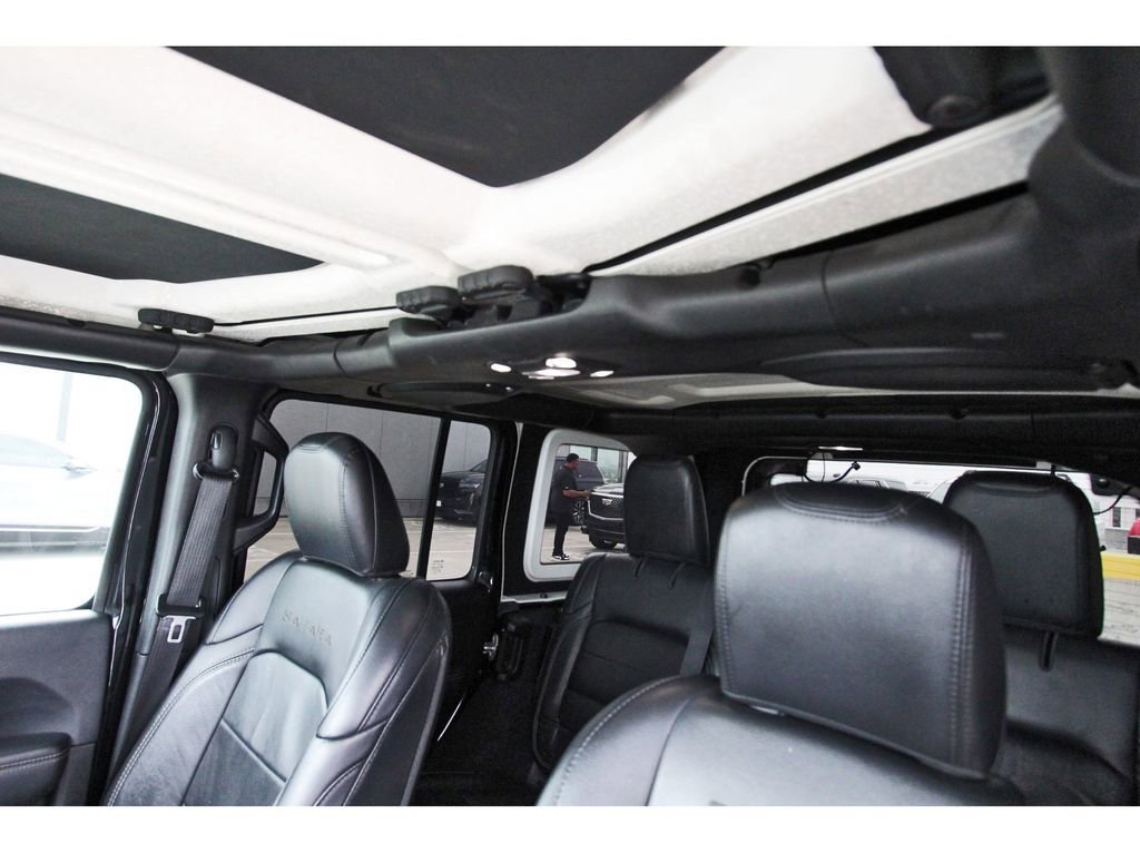 Used 2019 Jeep Wrangler Unlimited Sahara AWD/4WD image 27