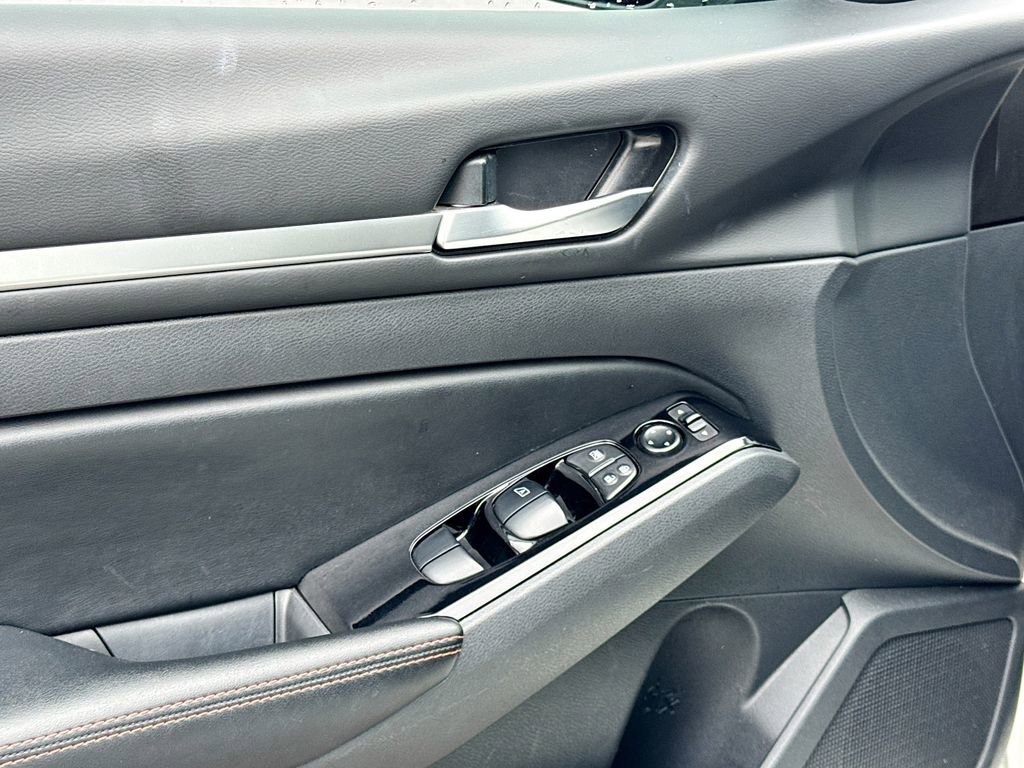Used 2024 Nissan Altima 2.5 SR FWD image 14