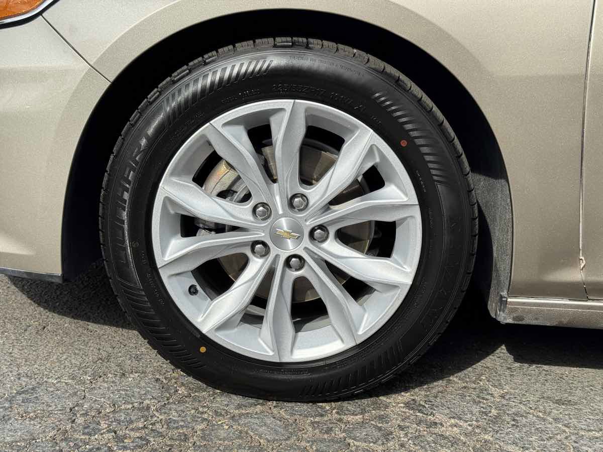Used 2025 Chevrolet Malibu LT FWD image 6