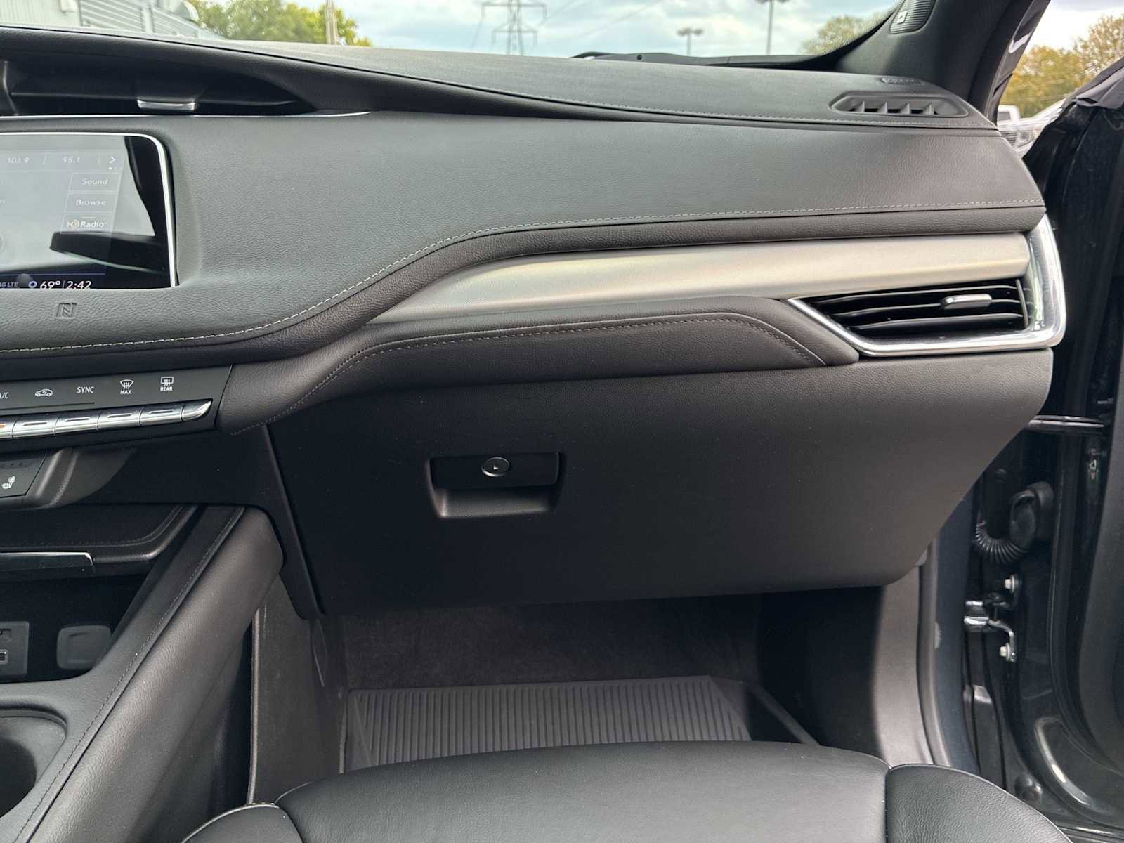 Certified 2020 Cadillac XT4 Premium Luxury image 30