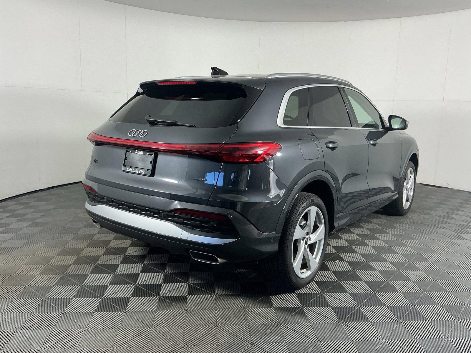 Used 2025 Audi Q5 Premium Plus w/ Premium Plus AWD/4WD image 7