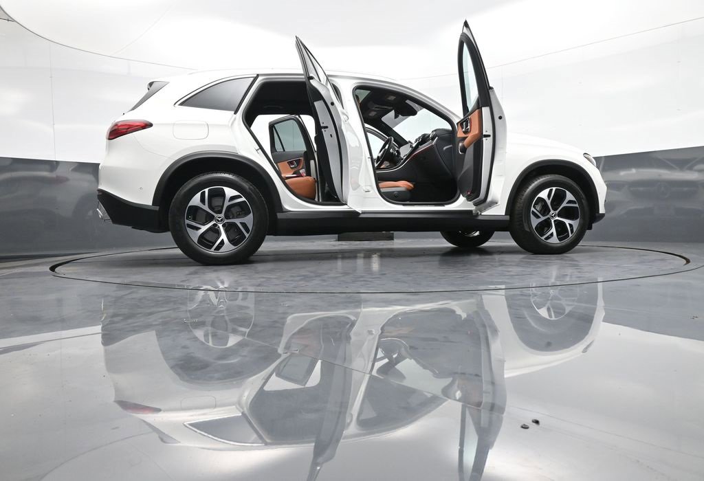 Used 2025 Mercedes-Benz GLC 350e 4MATIC image 52