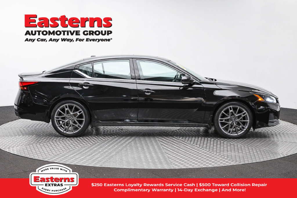 Used 2023 Nissan Altima 2.0 SR FWD image 5