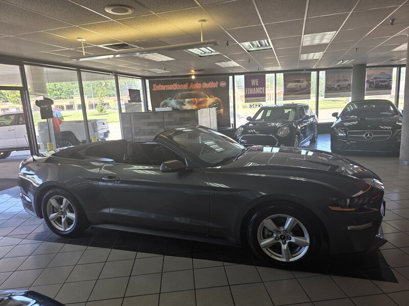 Used 2019 Ford Mustang Convertible RWD image 5
