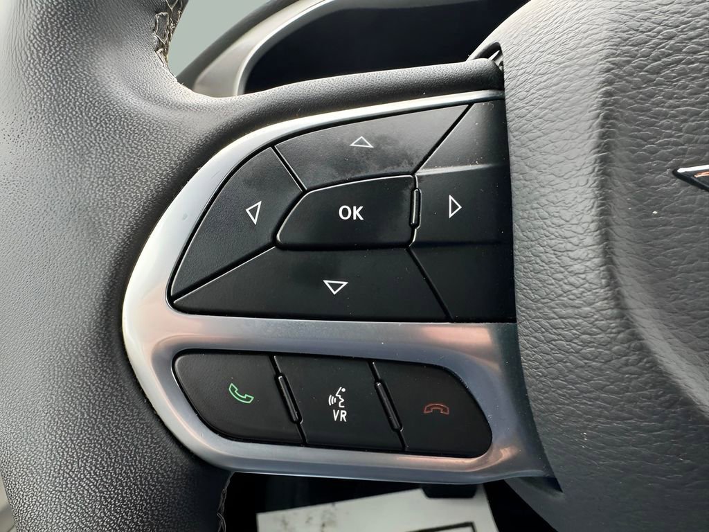 Certified 2023 Chrysler Pacifica Touring-L image 17