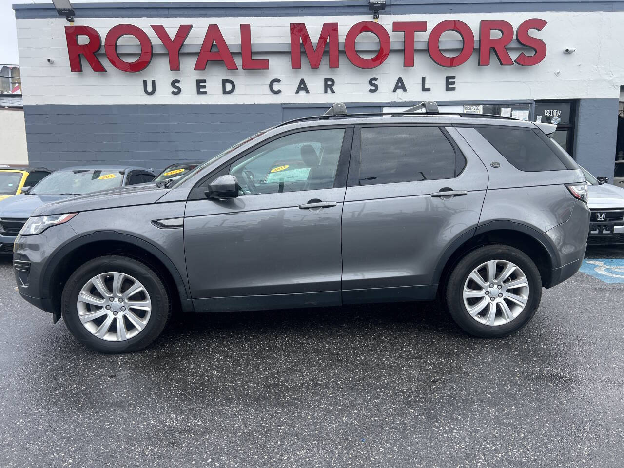 Used 2017 Land Rover Discovery Sport SE AWD/4WD image 16