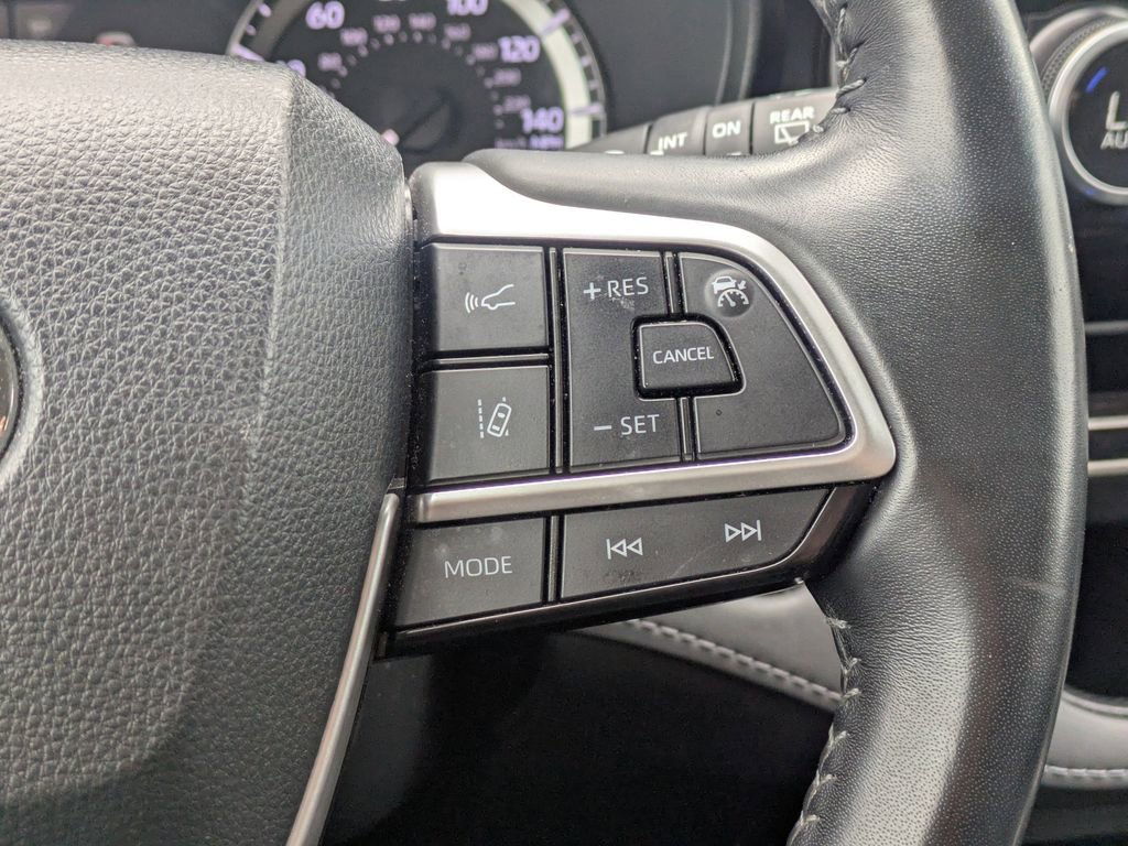Used 2023 Toyota Highlander LE image 28
