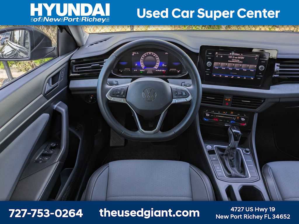 Used 2025 Volkswagen Jetta SE image 16