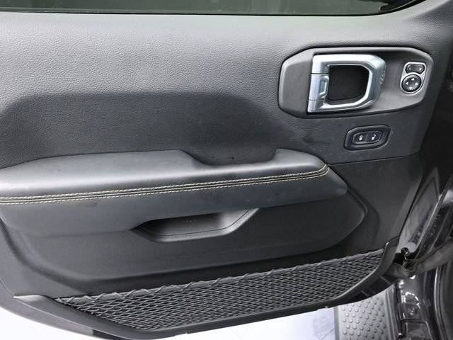 Used 2025 Jeep Wrangler Sahara image 29