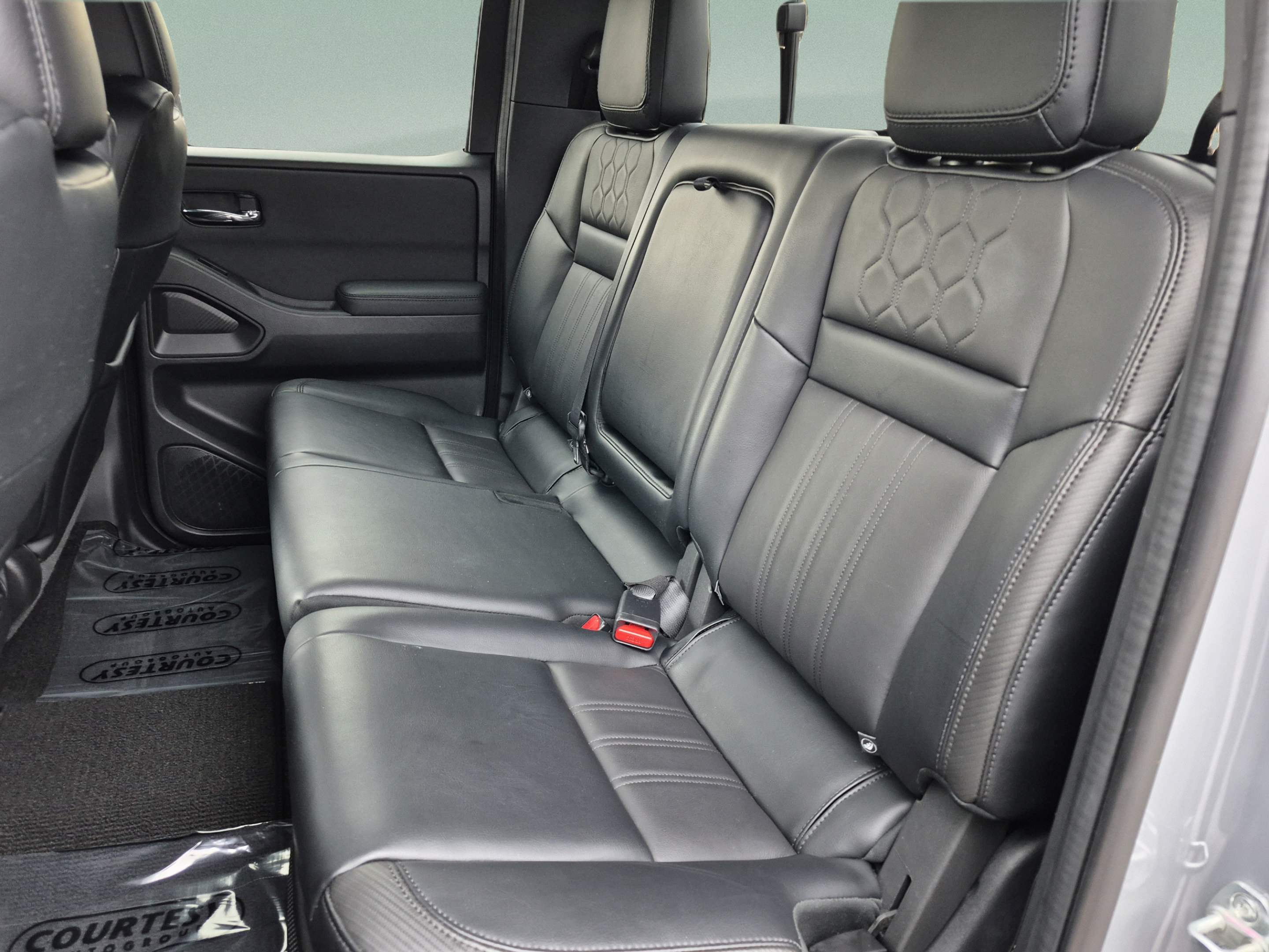 Certified 2022 Nissan Frontier PRO-4X w/ Pro-4X Premium Package AWD/4WD image 18