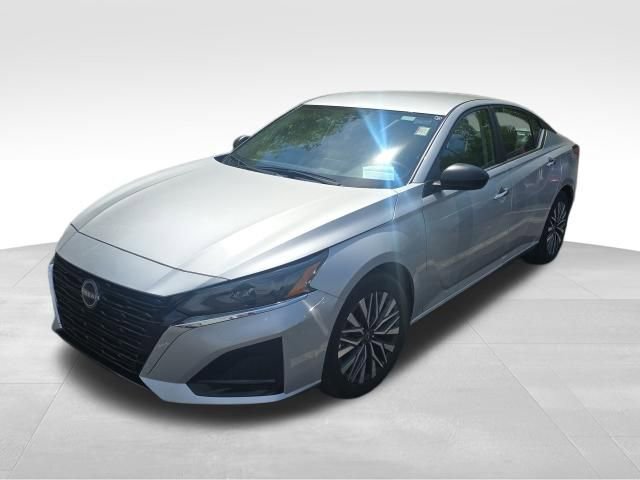Used 2025 Nissan Altima 2.5 SV FWD image 10